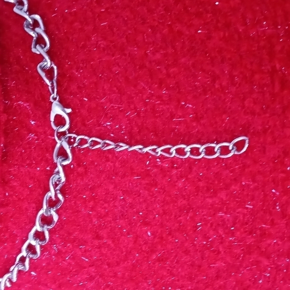 Beautiful crystal necklace 20 inches long - Picture 4 of 5